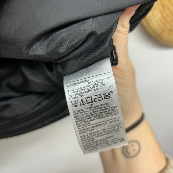 Old Navy Black Puffer Vest Medium Zip Up Sleeveless Winter Layering Zipper - Picture 6 of 6